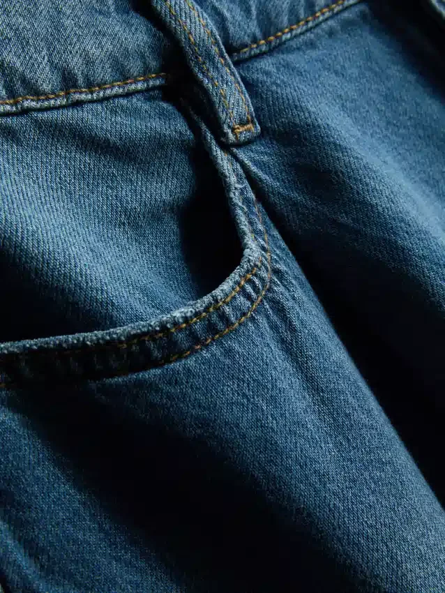 Pantaloni scurți evazați din denim cu pliuri, cu conținut ridicat de bumbac Pantaloni scurți evazați din denim cu pliuri, cu conținut ridicat de bumbac