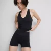 Pantaloni scurți fără cusături, care se mulează pe siluetă