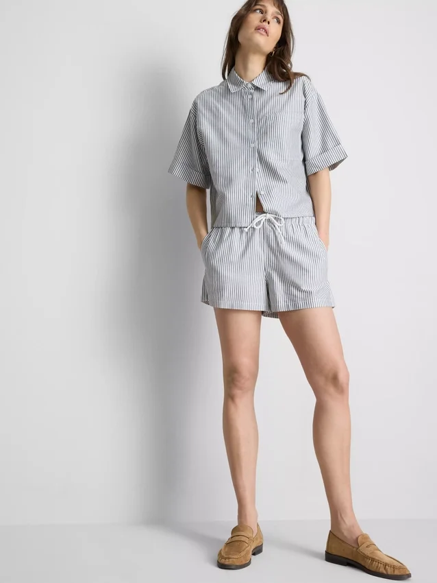 Pantaloni scurți oxford cu dungi și talie înaltă Pantaloni scurți oxford cu dungi și talie înaltă