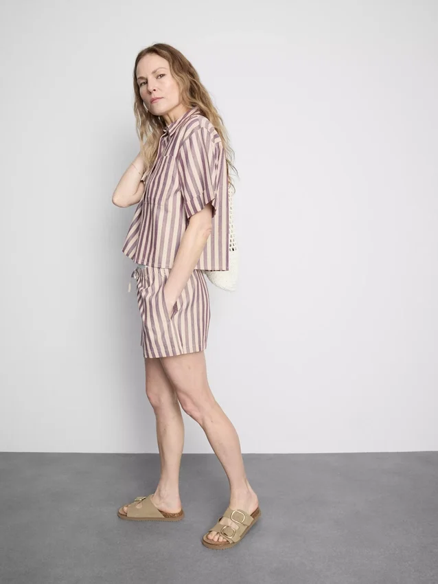Pantaloni scurți oxford cu dungi și talie înaltă Pantaloni scurți oxford cu dungi și talie înaltă