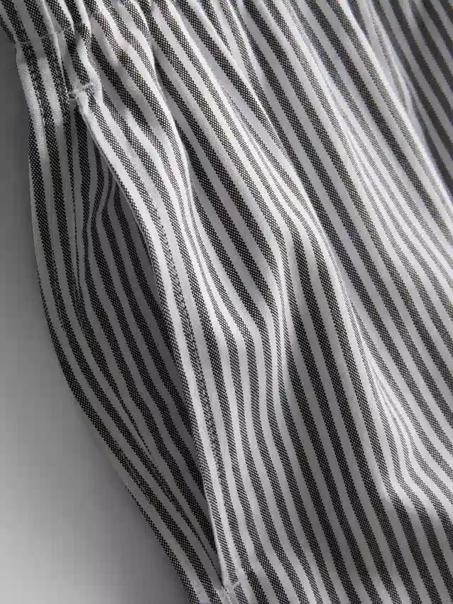 Pantaloni scurți oxford cu dungi și talie înaltă Pantaloni scurți oxford cu dungi și talie înaltă