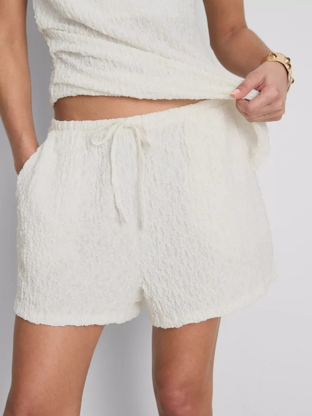 Pantaloni Scurți relaxați, cu aspect șifonat, de la Paula Echevarría Pantaloni Scurți relaxați, cu aspect șifonat, de la Paula Echevarría