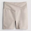 Pantaloni scurți sport fără cusături, cu bandă elastică încrucișată la talie