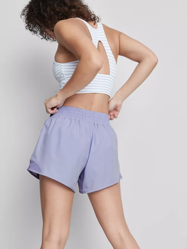Pantaloni Scurți sportivi cu inserții din plasă Pantaloni Scurți sportivi cu inserții din plasă