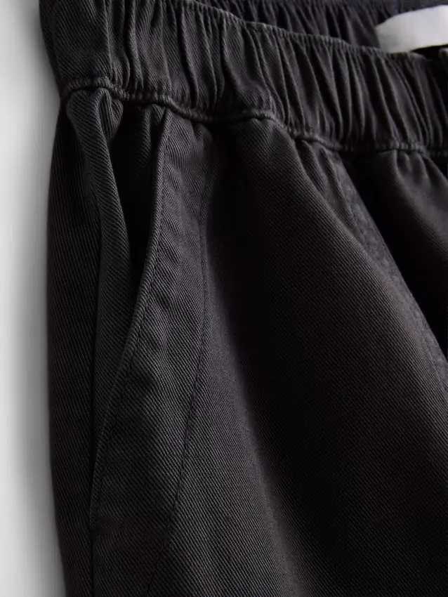 Pantaloni scurți utilitari din denim de bumbac Pantaloni scurți utilitari din denim de bumbac