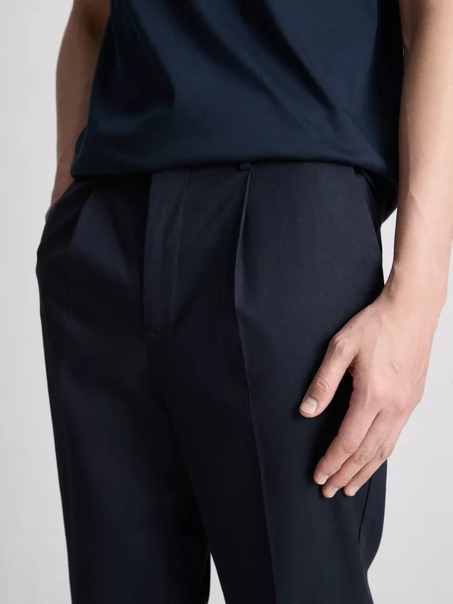 Pantaloni slim fit cu finisaj pufos „The Edit” Pantaloni slim fit cu finisaj pufos „The Edit”