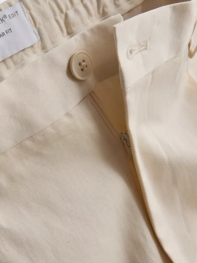 Pantaloni slim fit cu finisaj pufos „The Edit” Pantaloni slim fit cu finisaj pufos „The Edit”