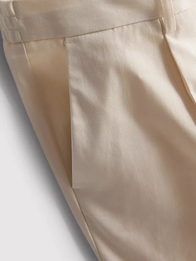 Pantaloni slim fit cu finisaj pufos „The Edit” Pantaloni slim fit cu finisaj pufos „The Edit”