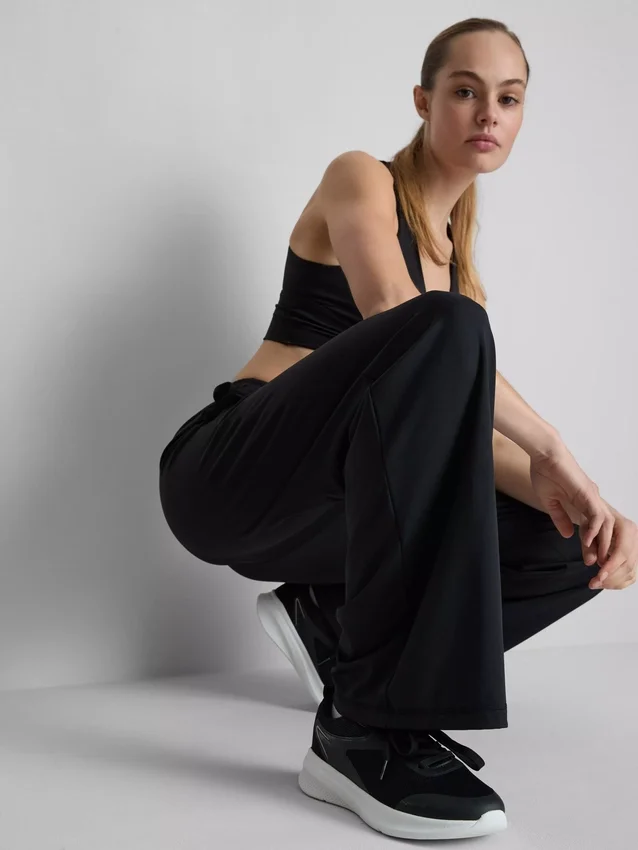 Pantaloni sport cu croi larg Pantaloni sport cu croi larg