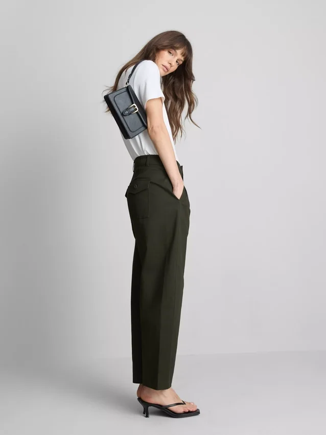 Pantaloni utilitari cu croi evazat, cu conținut ridicat de bumbac Pantaloni utilitari cu croi evazat, cu conținut ridicat de bumbac