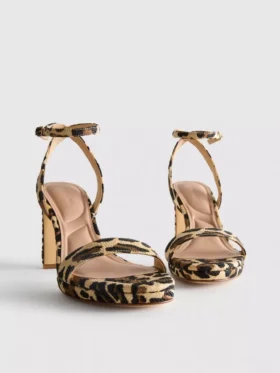 Pantofi cu toc și textură de leopard
