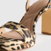Pantofi cu toc și textură de leopard