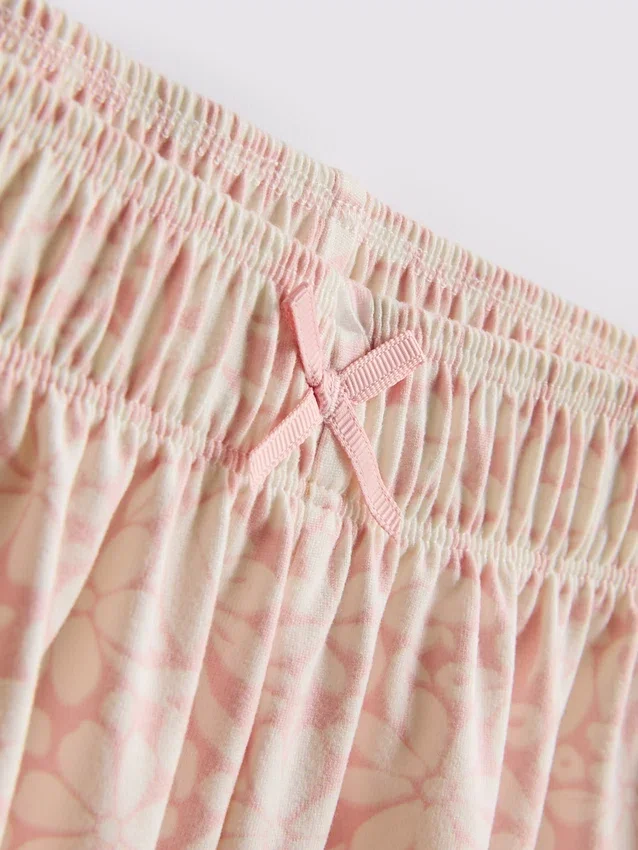 Pijamale cu pantaloni scurți și maiou Pijamale cu pantaloni scurți și maiou