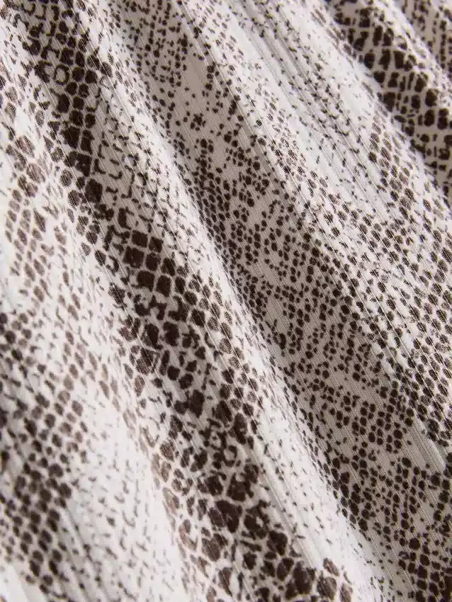 Pijamale cu top tip cami din dantelă cu imprimeu leopard Pijamale cu top tip cami din dantelă cu imprimeu leopard