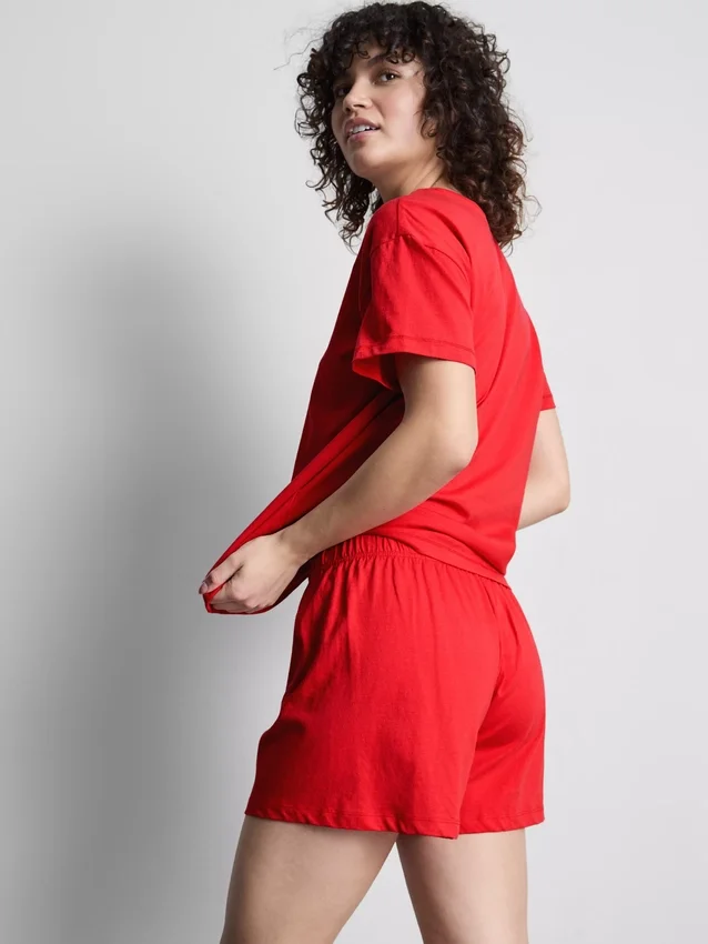 Pijamale cu tricou și pantaloni scurți Pijamale cu tricou și pantaloni scurți