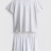 Pijamale cu tricou și pantaloni scurți Pijamale cu tricou și pantaloni scurți