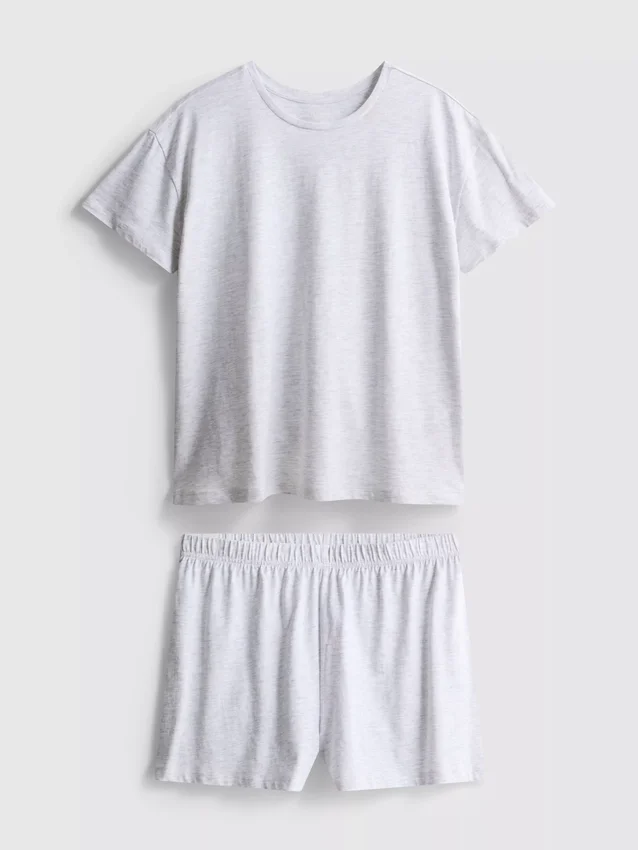Pijamale cu tricou și pantaloni scurți Pijamale cu tricou și pantaloni scurți