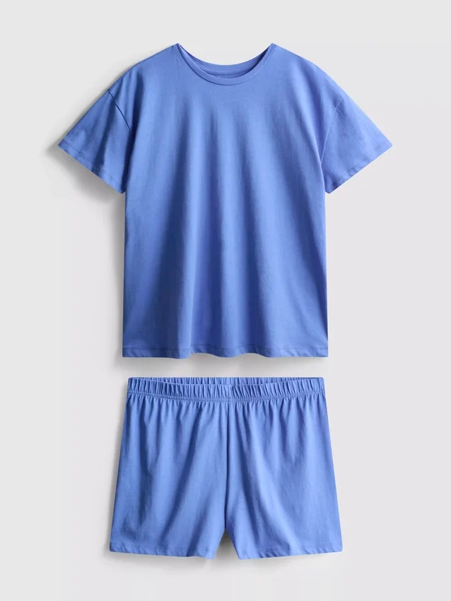 Pijamale cu tricou și pantaloni scurți Pijamale cu tricou și pantaloni scurți