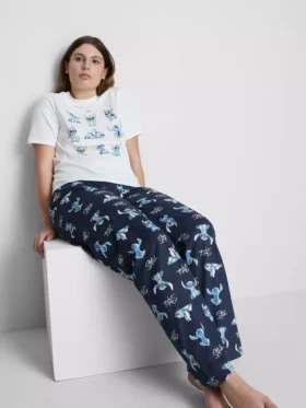 Pijamale cu tricou „Stitch” de la Disney