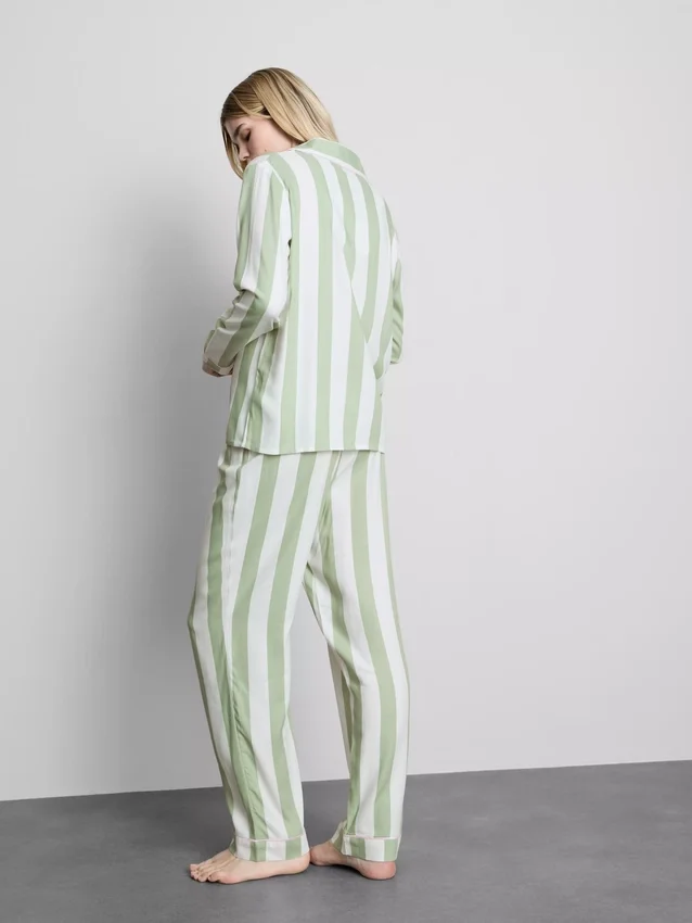 Pijamale din bumbac cu dungi, în stil „boyfriend” Pijamale din bumbac cu dungi, în stil „boyfriend”