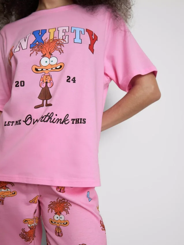 Pijamale Disney „Inside Out” cu tematică de anxietate Pijamale Disney „Inside Out” cu tematică de anxietate