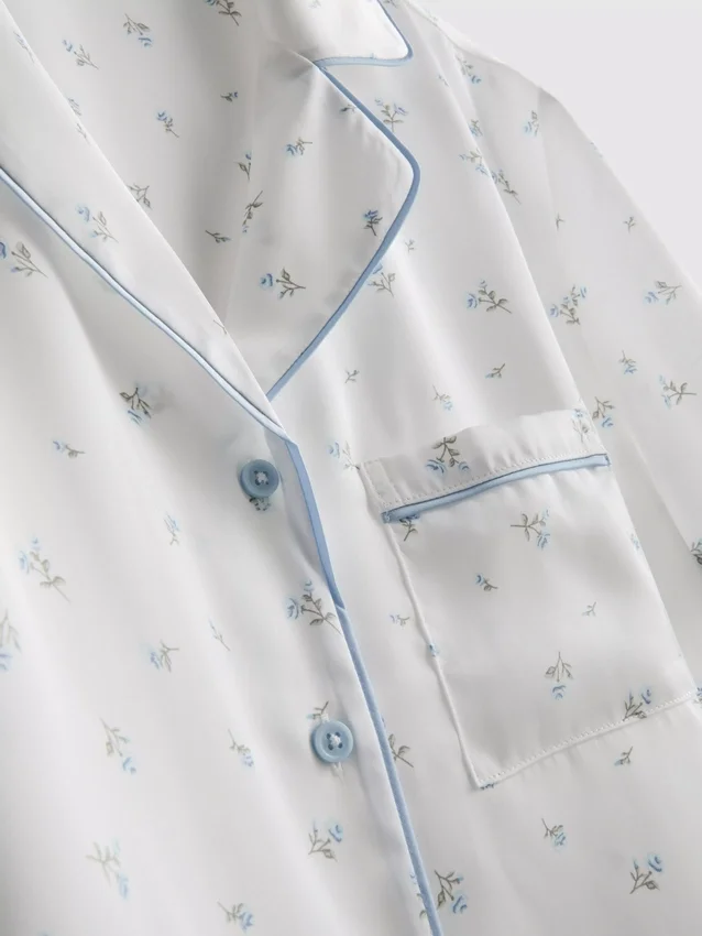 Pijamale scurte de bărbat din satin cu imprimeu floral Pijamale scurte de bărbat din satin cu imprimeu floral