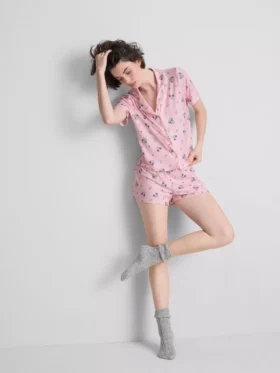 Pijamale scurte de tip „boyfriend” cu Mickey Mouse de la Disney