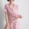 Pijamale scurte de tip „boyfriend” cu Mickey Mouse de la Disney Pijamale scurte de tip „boyfriend” cu Mickey Mouse de la Disney