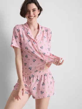 Pijamale scurte de tip „boyfriend” cu Mickey Mouse de la Disney