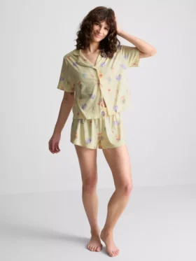 Pijamale scurte de tip „boyfriend” cu Winnie the Pooh de la Disney