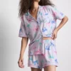 Pijamale scurte tip „boyfriend”