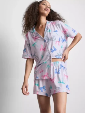 Pijamale scurte tip „boyfriend”