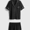 Pijamale scurte tip „boyfriend”