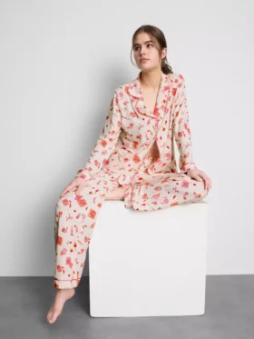 pijamale tip boyfriend cu imprimeu 1 1 280x373 - Pijamale tip &bdquo;boyfriend&rdquo; cu imprimeu