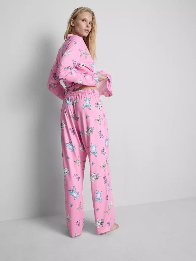 Pijamale tip „boyfriend” din seria „Monsters, Inc.” de la Disney Pixar Pijamale tip „boyfriend” din seria „Monsters, Inc.” de la Disney Pixar