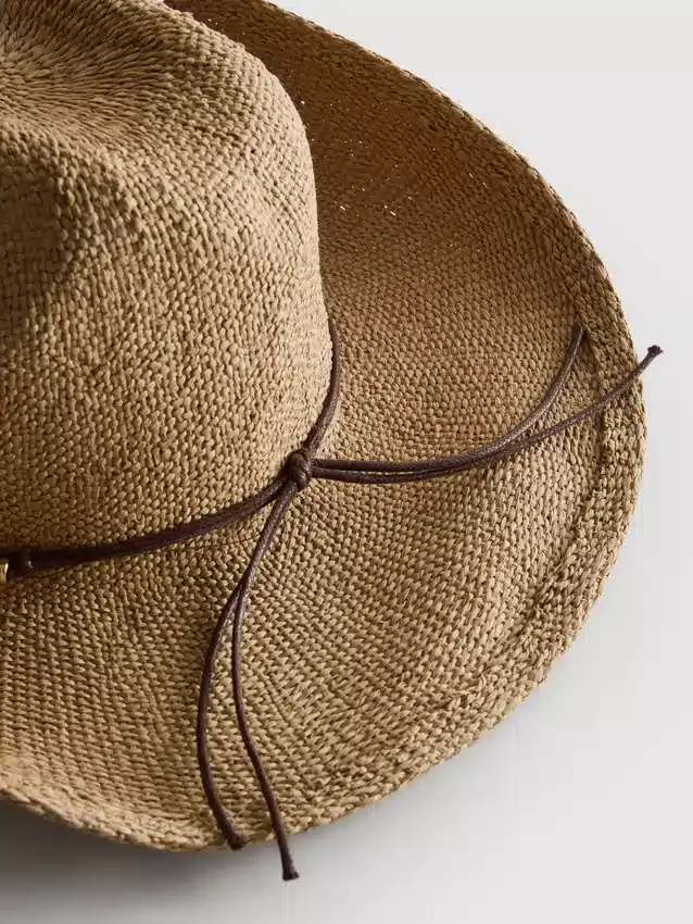 Pălărie de cowboy din paie cu bordură Pălărie de cowboy din paie cu bordură