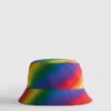 Pălărie reversibilă de tip bucket cu motiv Pride Pălărie reversibilă de tip bucket cu motiv Pride
