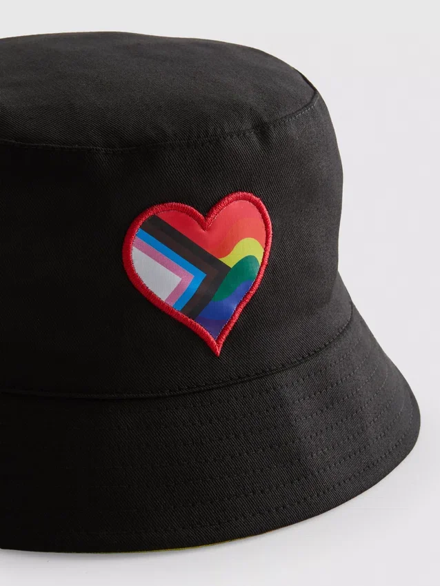 Pălărie reversibilă de tip bucket cu motiv Pride Pălărie reversibilă de tip bucket cu motiv Pride