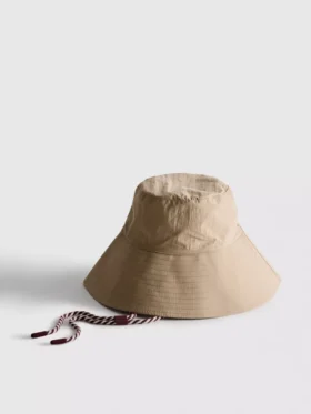 Pălărie tip bucket cu curea sub bărbie