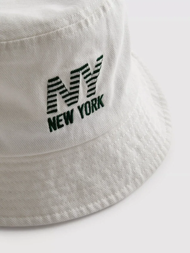 Pălărie tip bucket cu logo-ul New York Pălărie tip bucket cu logo-ul New York