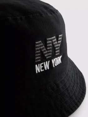 Pălărie tip bucket cu logo-ul New York