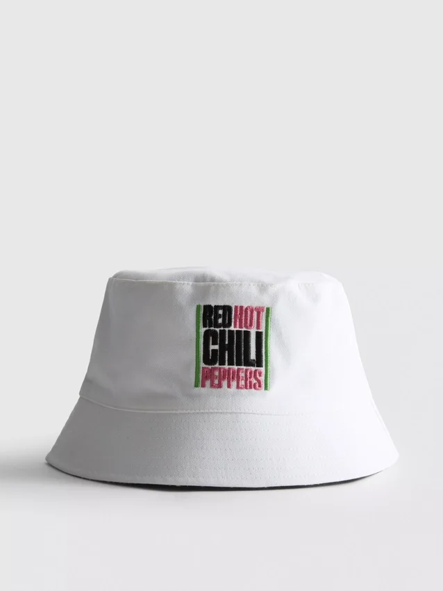 Pălărie tip bucket cu Red Hot Chili Peppers Pălărie tip bucket cu Red Hot Chili Peppers