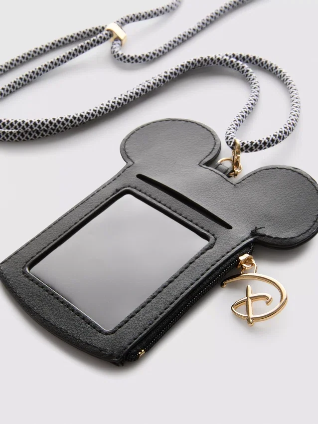 Portcard cu șnur Mickey Mouse de la Disney Portcard cu șnur Mickey Mouse de la Disney