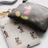 Portofel cu curea din imitație de piele cu Mickey Mouse de la Disney Portofel cu curea din imitație de piele cu Mickey Mouse de la Disney