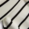 Pulover tricotat cu umerii descoperiți Pulover tricotat cu umerii descoperiți