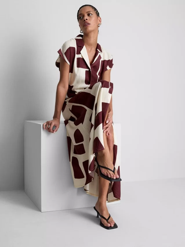 Rochie-cămașă midi cu mâneci scurte Rochie-cămașă midi cu mâneci scurte