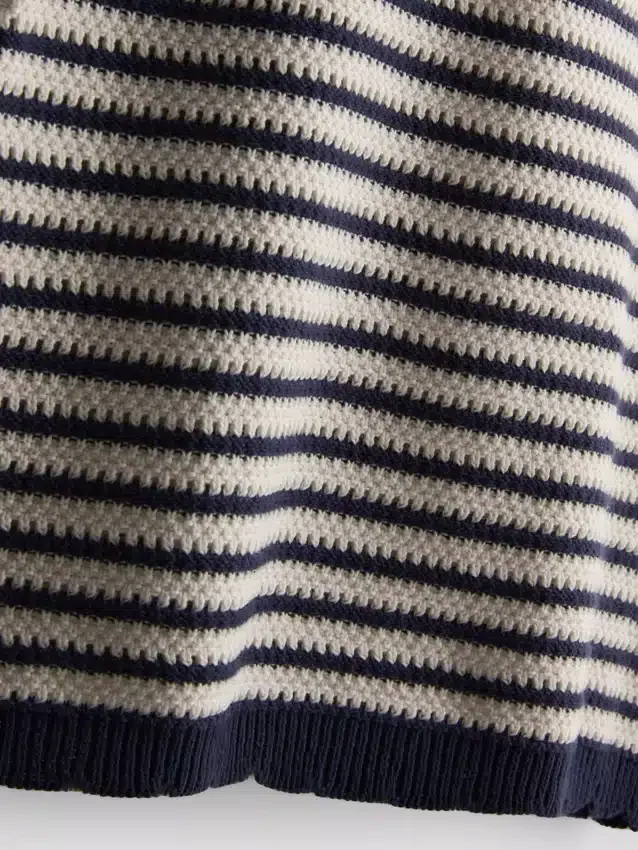 Rochie halter tricotată cu dungi Rochie halter tricotată cu dungi