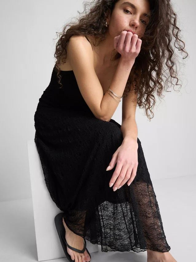 Rochie maxi din dantelă cu decolteu în V Rochie maxi din dantelă cu decolteu în V