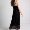 Rochie maxi din dantelă cu decolteu în V Rochie maxi din dantelă cu decolteu în V