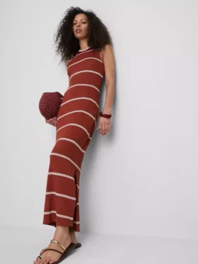 Rochie midi-ax fără mâneci, mulată, de la Paula Echevarría